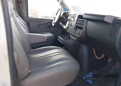 2017 Chevrolet Express 2500 Work Van z USA, uszkodzony, nr VIN 1GCWGAFG3H1209433